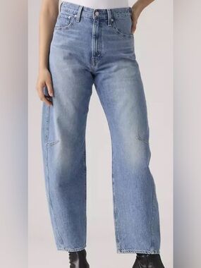 Levi's Vintage-Inspired Light Blue Barrel -Leg Women's Jeans